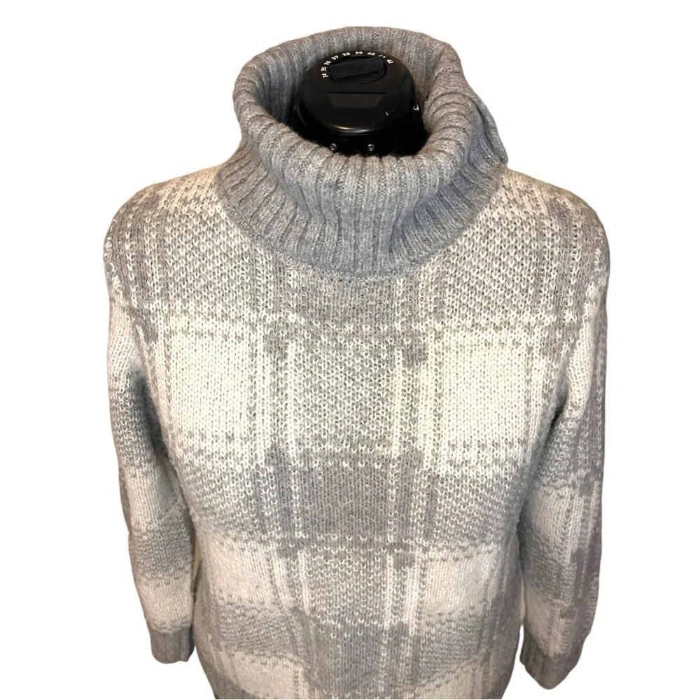 Tommy Hilfiger Soft Wool Blend Chunky Large Scale Plaid Turtleneck - Picture 3 of 11